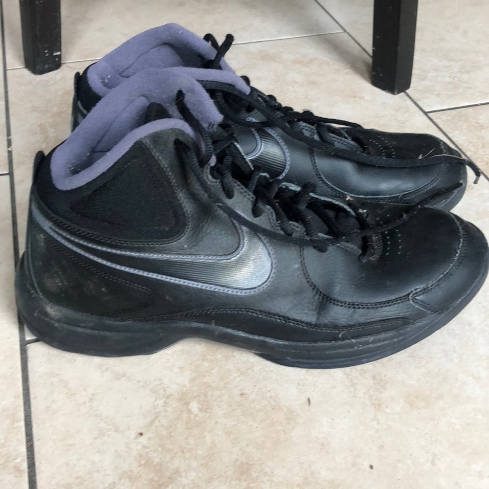 Men’s Nike tennis shoes